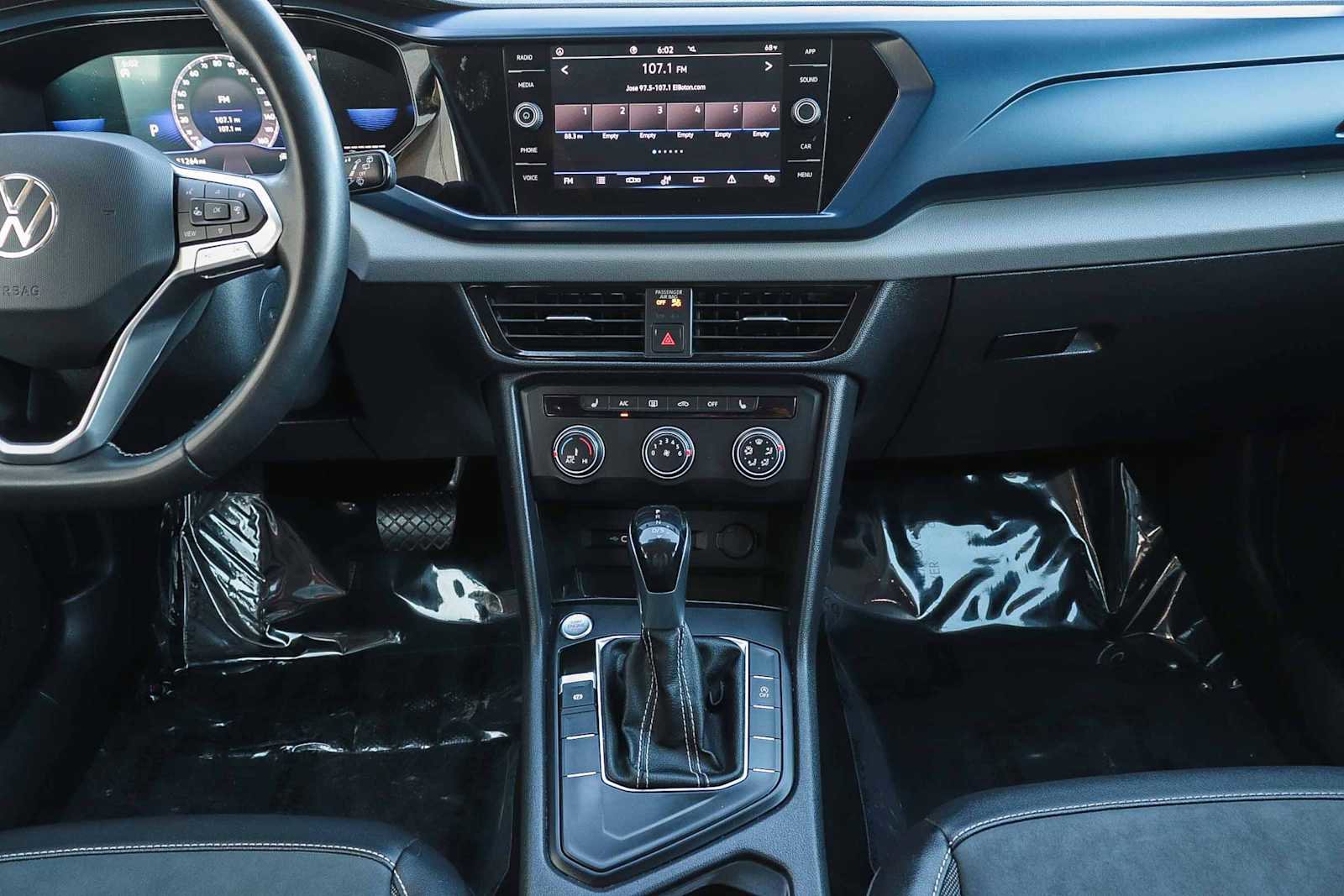 Used 2022 Volkswagen Taos SE image 13