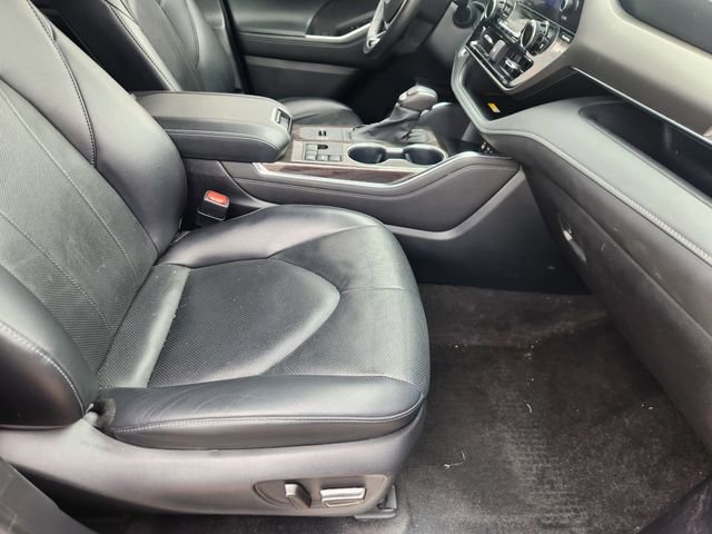 Used 2023 Toyota Highlander Limited FWD image 14