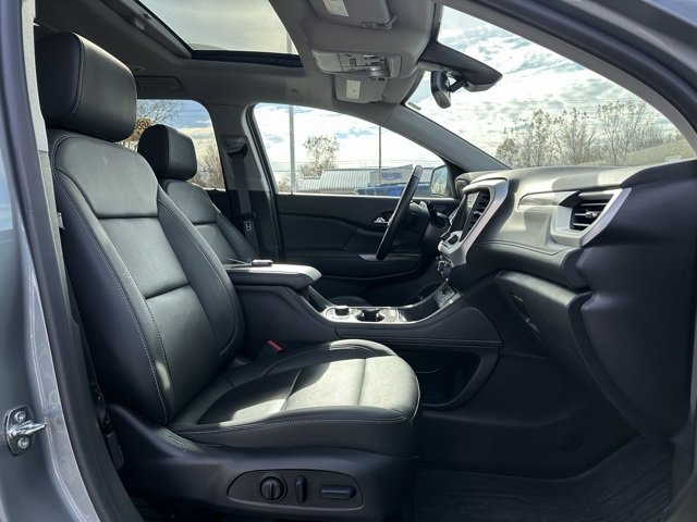 Used 2023 GMC Acadia SLT w/ Technology Package image 7