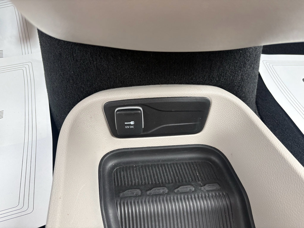 Used 2024 Chrysler Pacifica Touring-L image 16