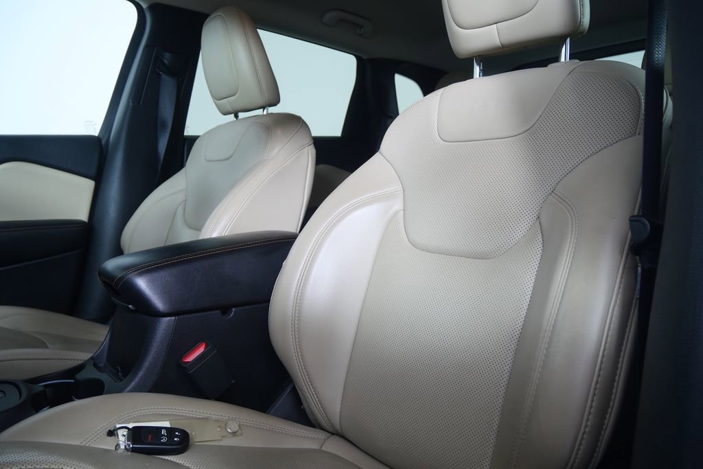 Used 2017 Jeep Cherokee Limited w/ Luxury Group image 10