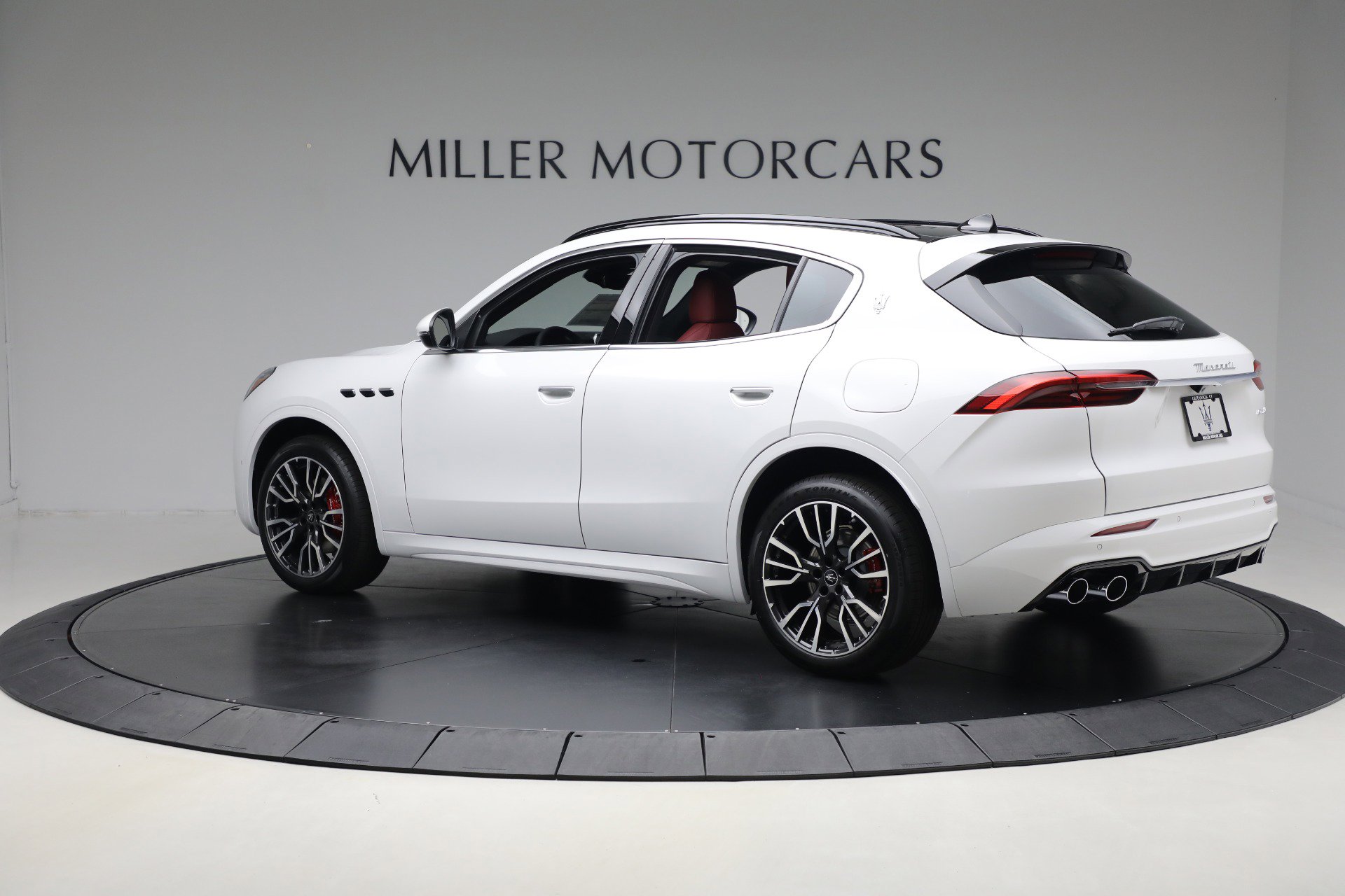 New 2025 Maserati Grecale GT image 3