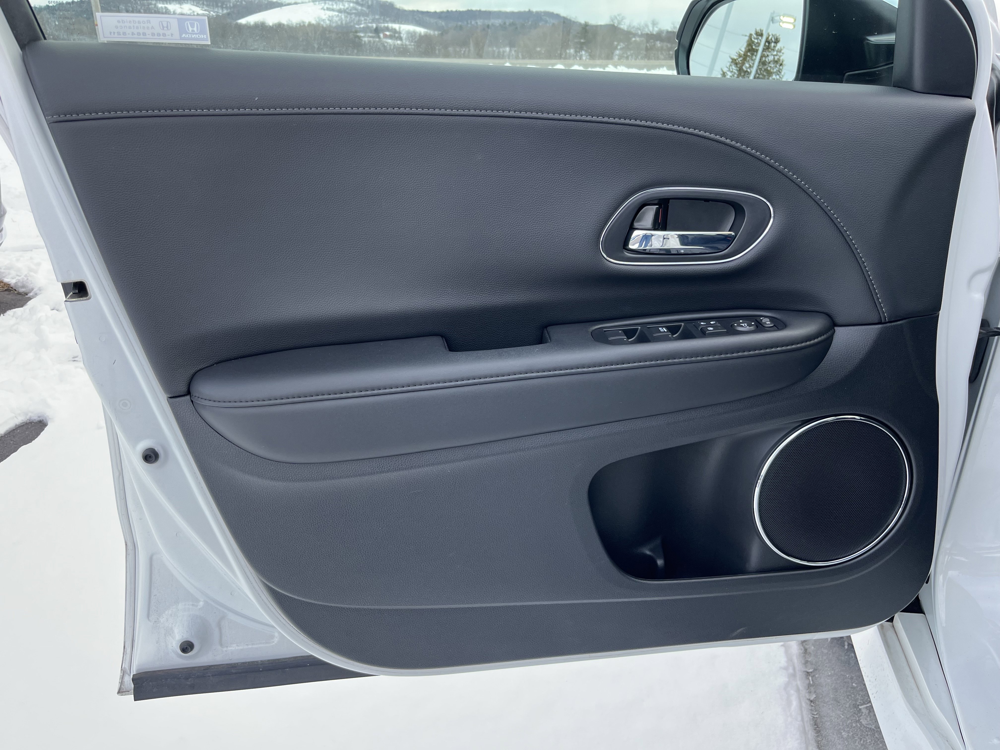 Used 2020 Honda HR-V Touring image 13