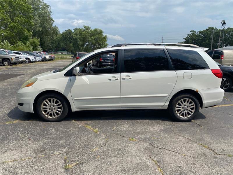 Used 2009 Toyota Sienna AWD image 2