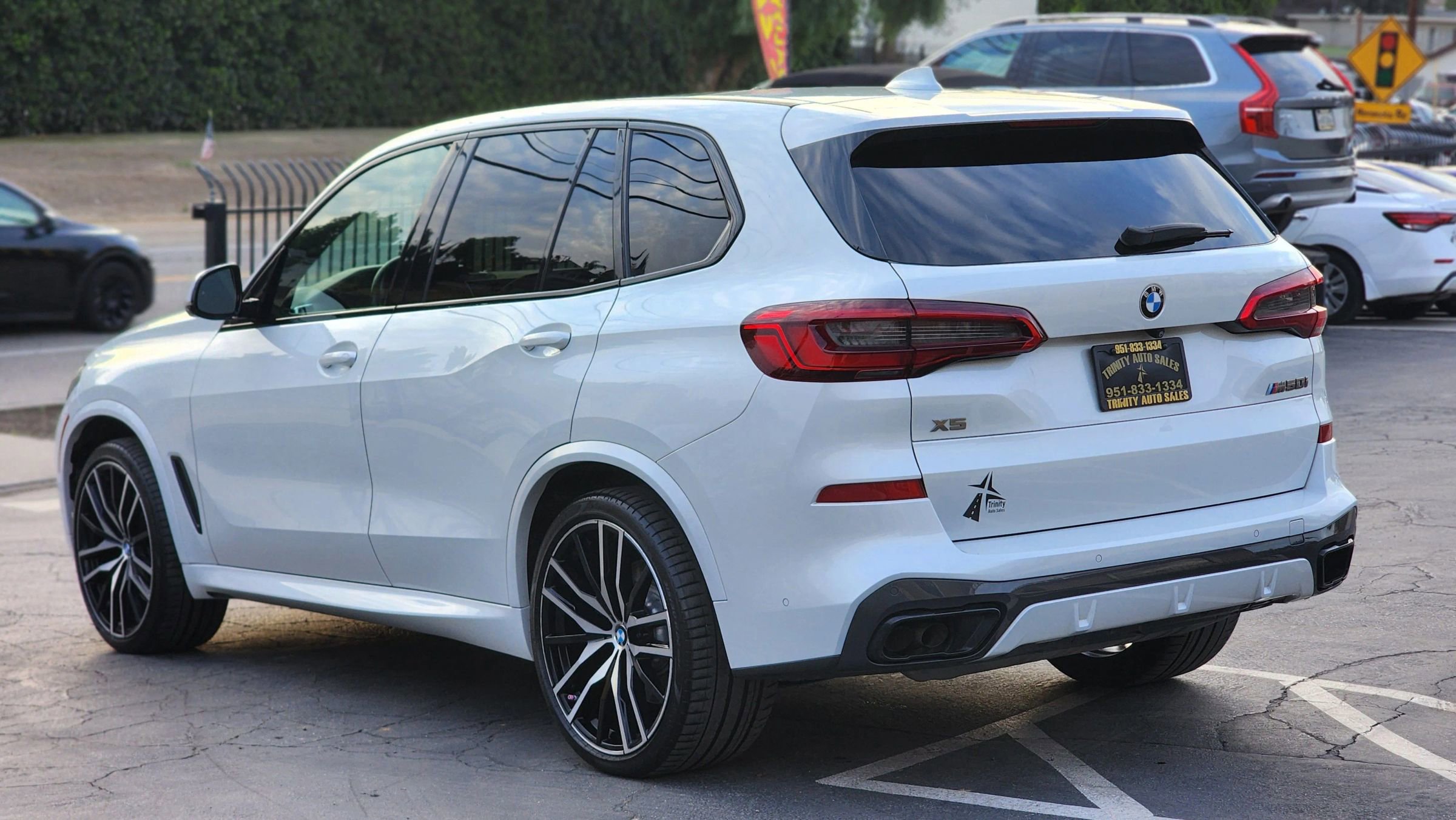Used 2020 BMW X5 M50i w/ Premium Package image 7