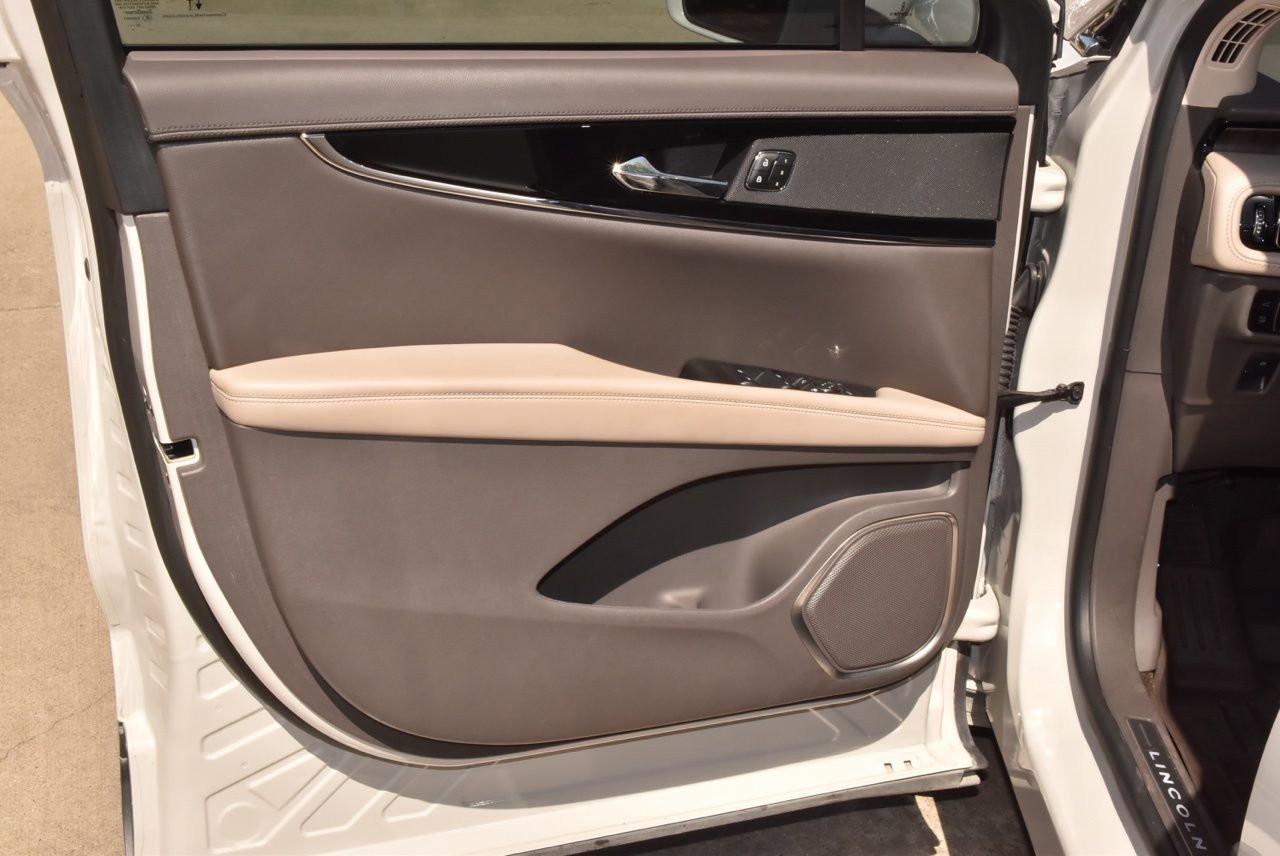 Used 2023 Lincoln Nautilus Reserve image 34
