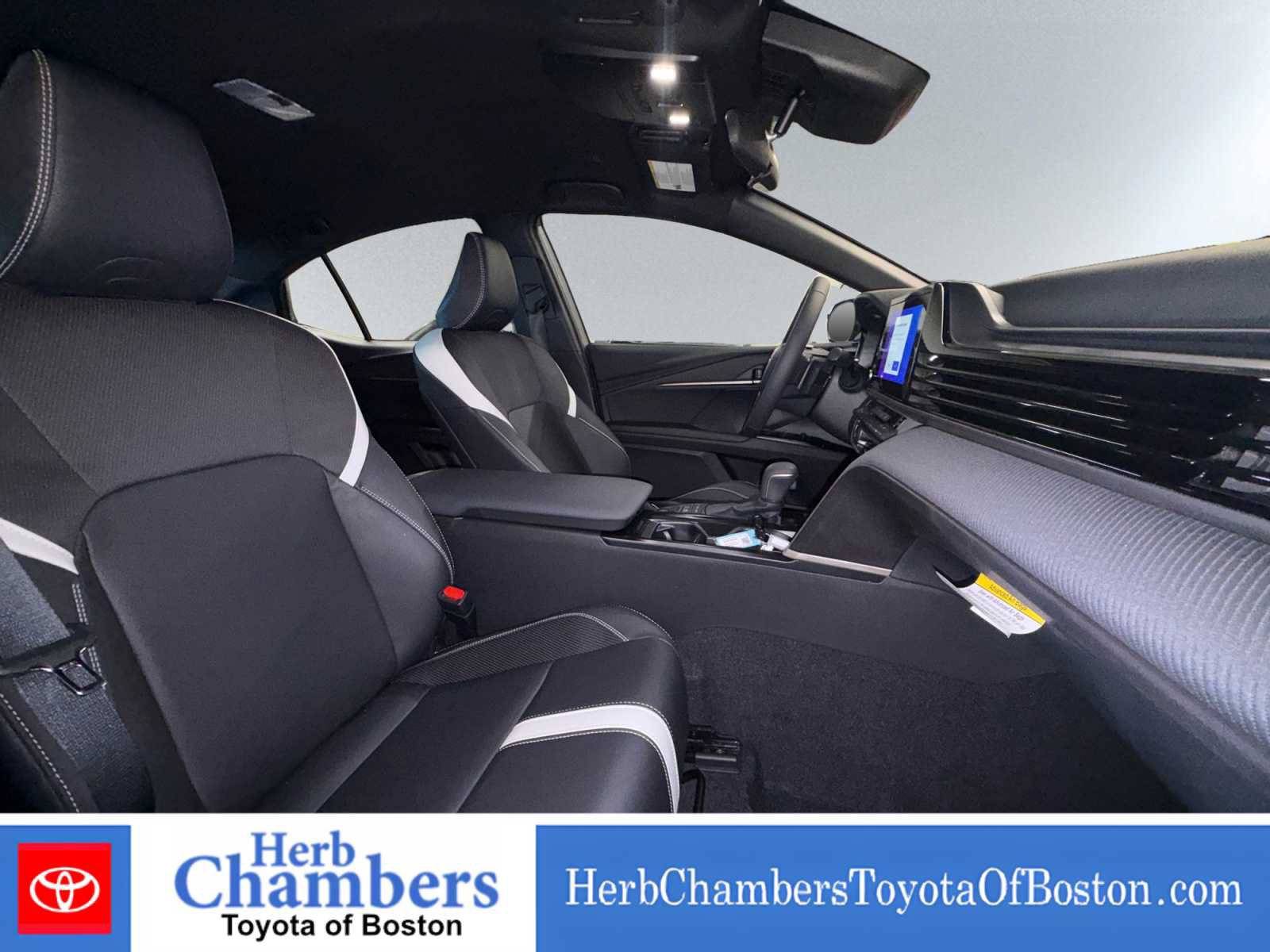 Used 2026 Toyota Camry SE FWD image 17