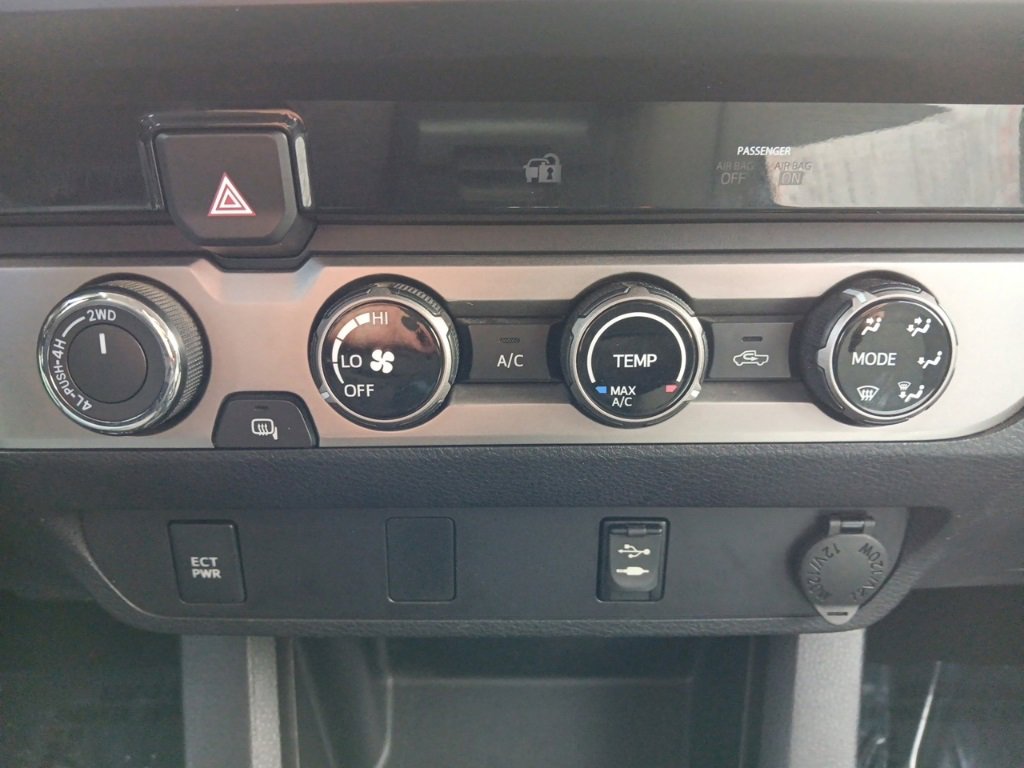 Used 2016 Toyota Tacoma SR image 12