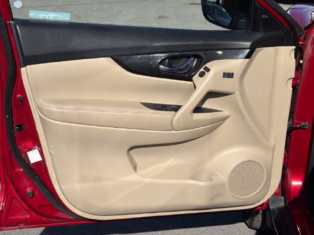 Used 2017 Nissan Rogue SL w/ SL Premium Package FWD image 16
