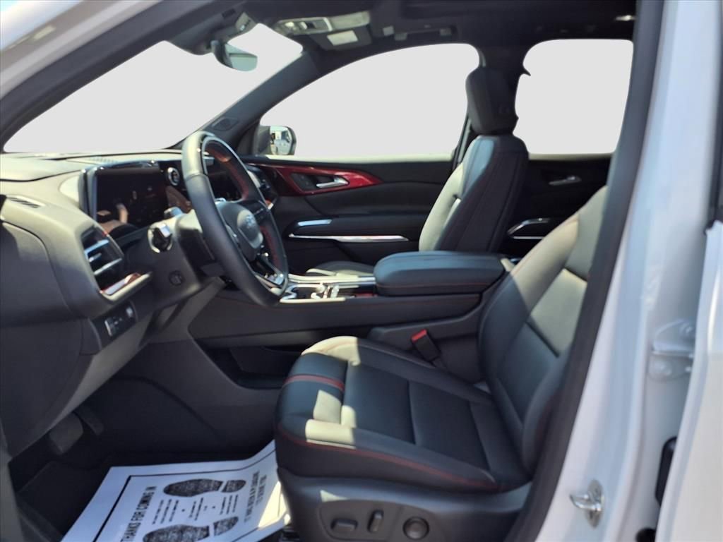Used 2024 Chevrolet Traverse RS image 22