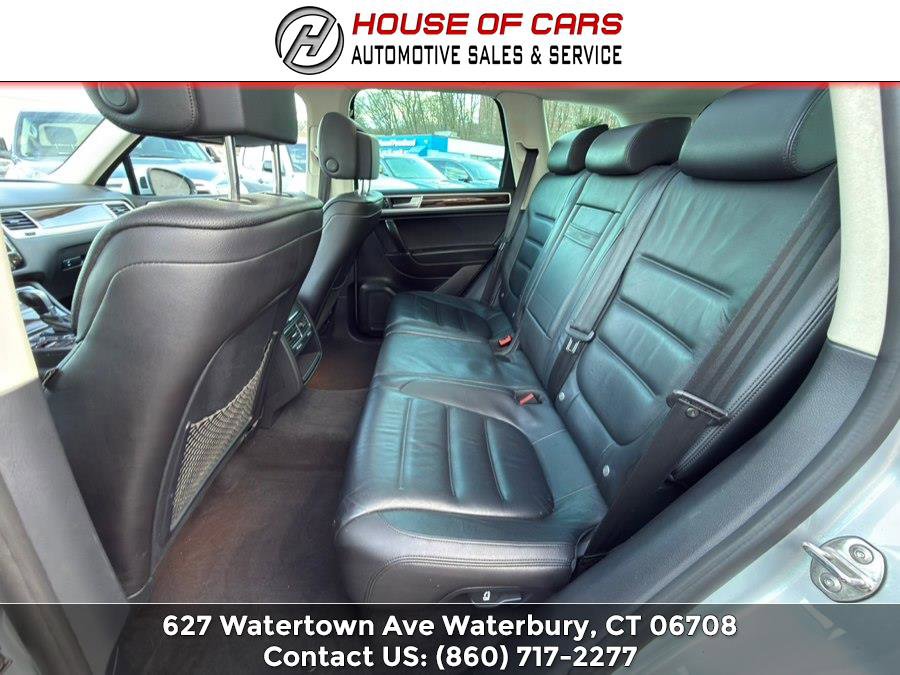 Used 2016 Volkswagen Touareg Sport AWD/4WD image 43
