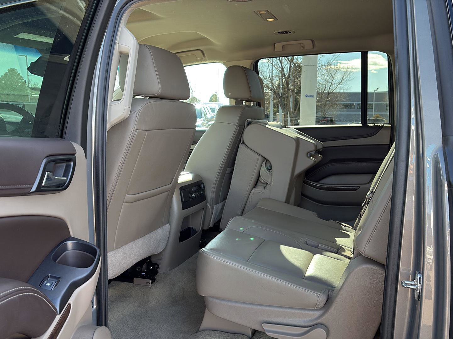 Used 2018 Chevrolet Suburban LT w/ Luxury Package image 16