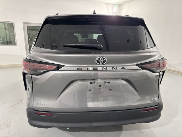 New 2026 Toyota Sienna XLE FWD image 7