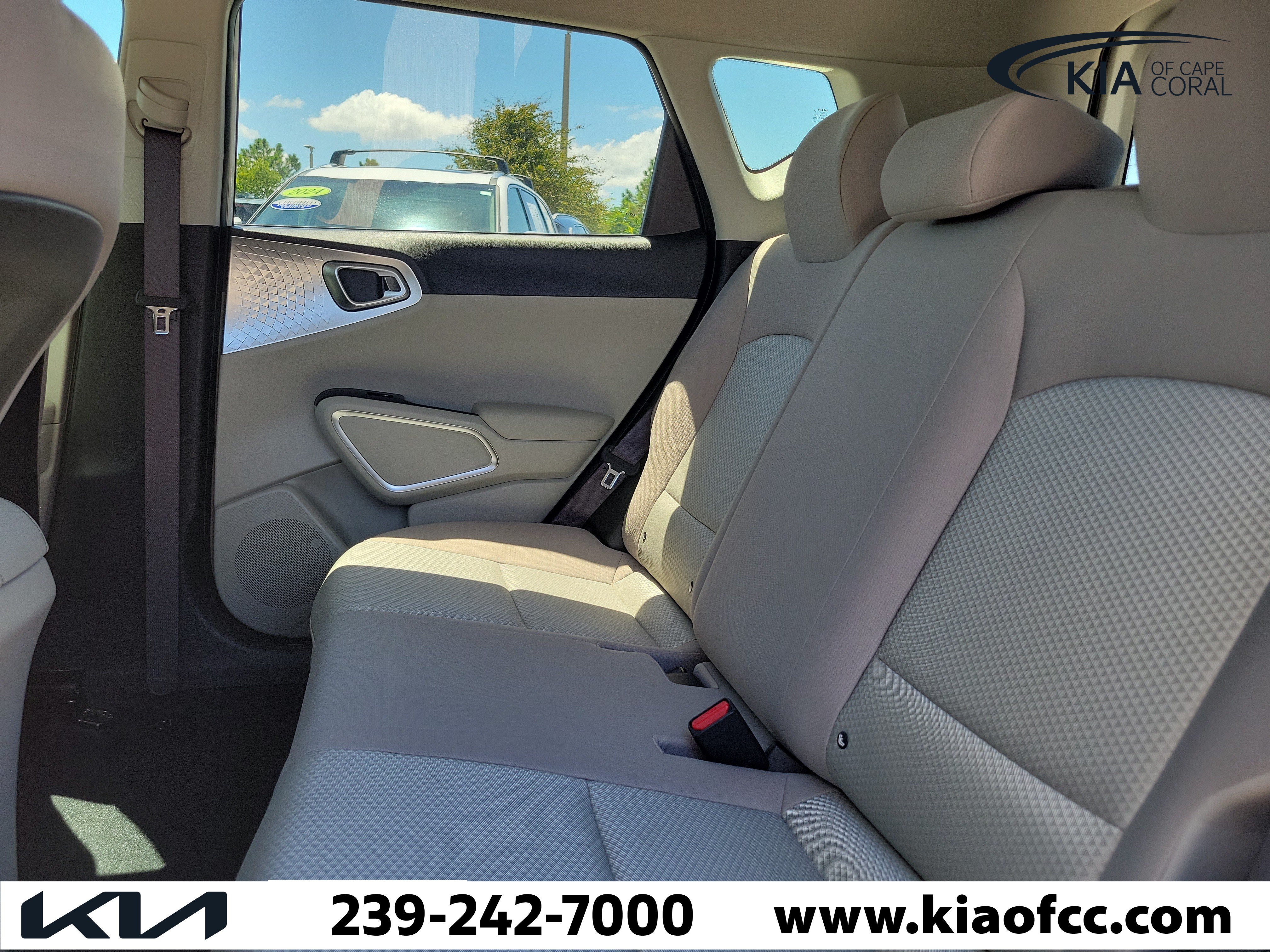 Used 2025 Kia Soul LX FWD image 12