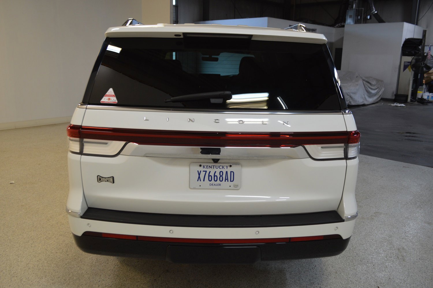 Used 2023 Lincoln Navigator L Reserve image 4