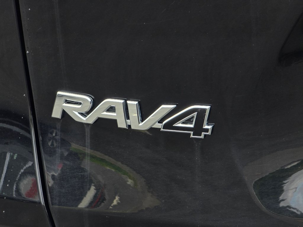 Used 2025 Toyota RAV4 LE AWD/4WD image 31