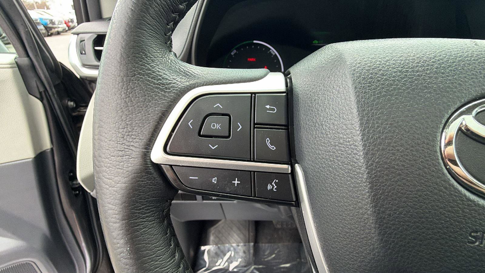 Used 2024 Toyota Sienna XLE w/ XLE Plus Package image 32