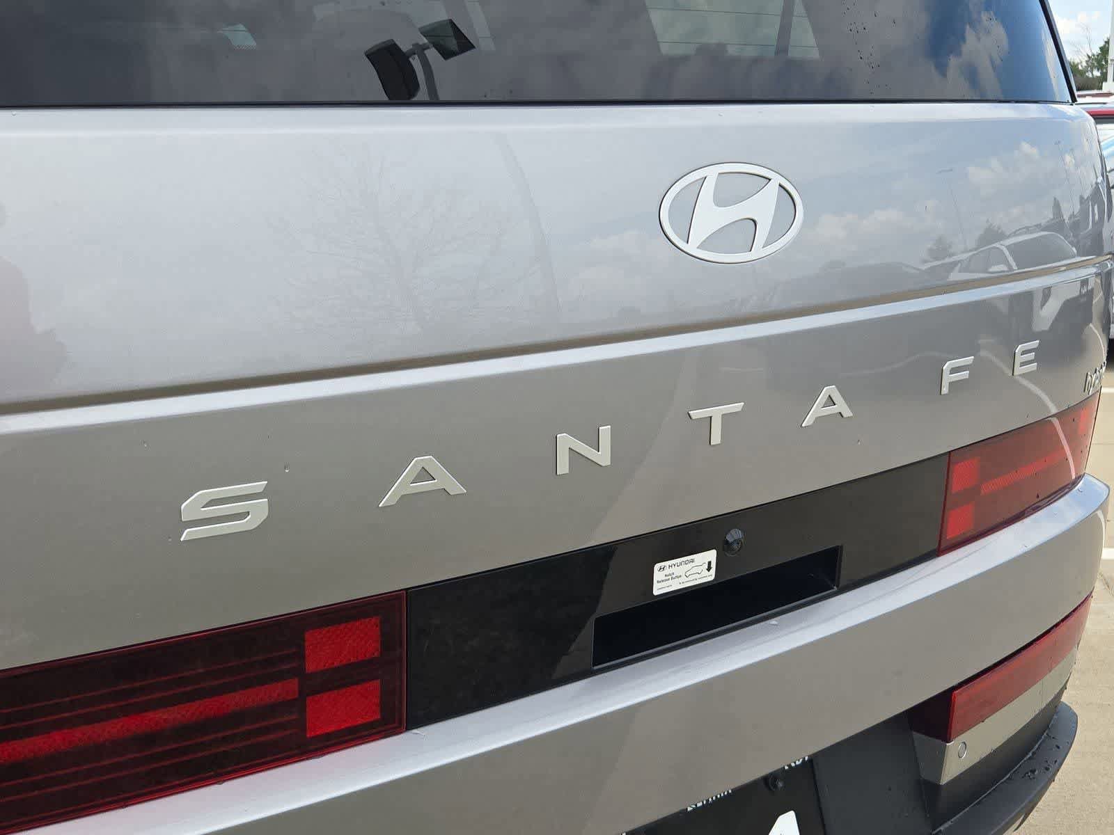 Used 2025 Hyundai Santa Fe Limited FWD image 11