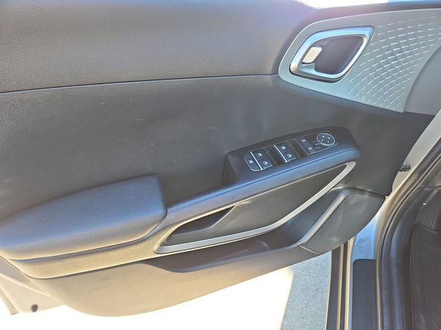 Used 2024 Kia Soul LX w/ Option Group 015 image 19