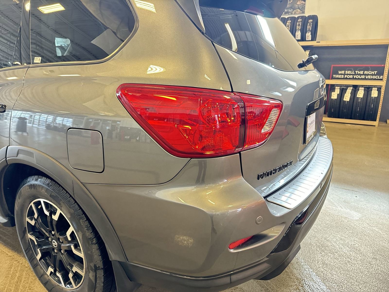 Used 2020 Nissan Pathfinder SL image 31