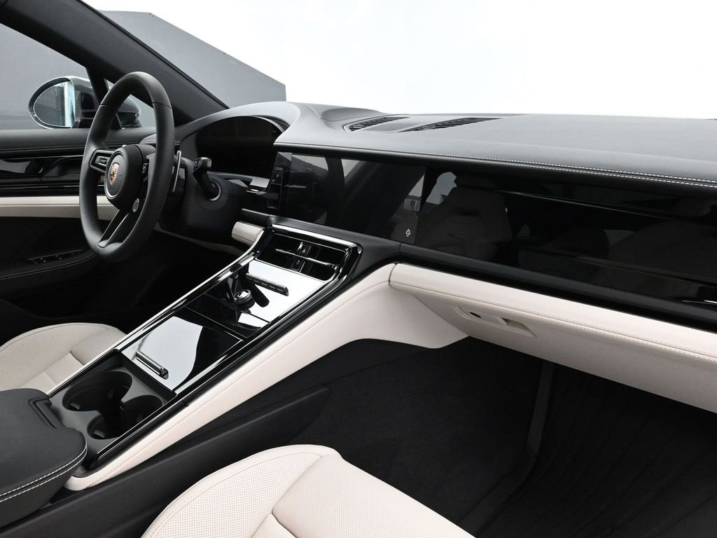New 2025 Porsche Panamera 4 image 13