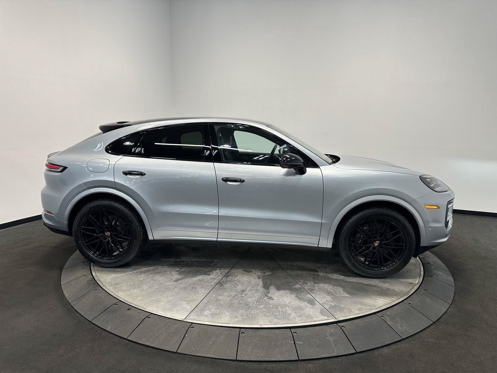New 2026 Porsche Cayenne Coupe AWD/4WD image 8