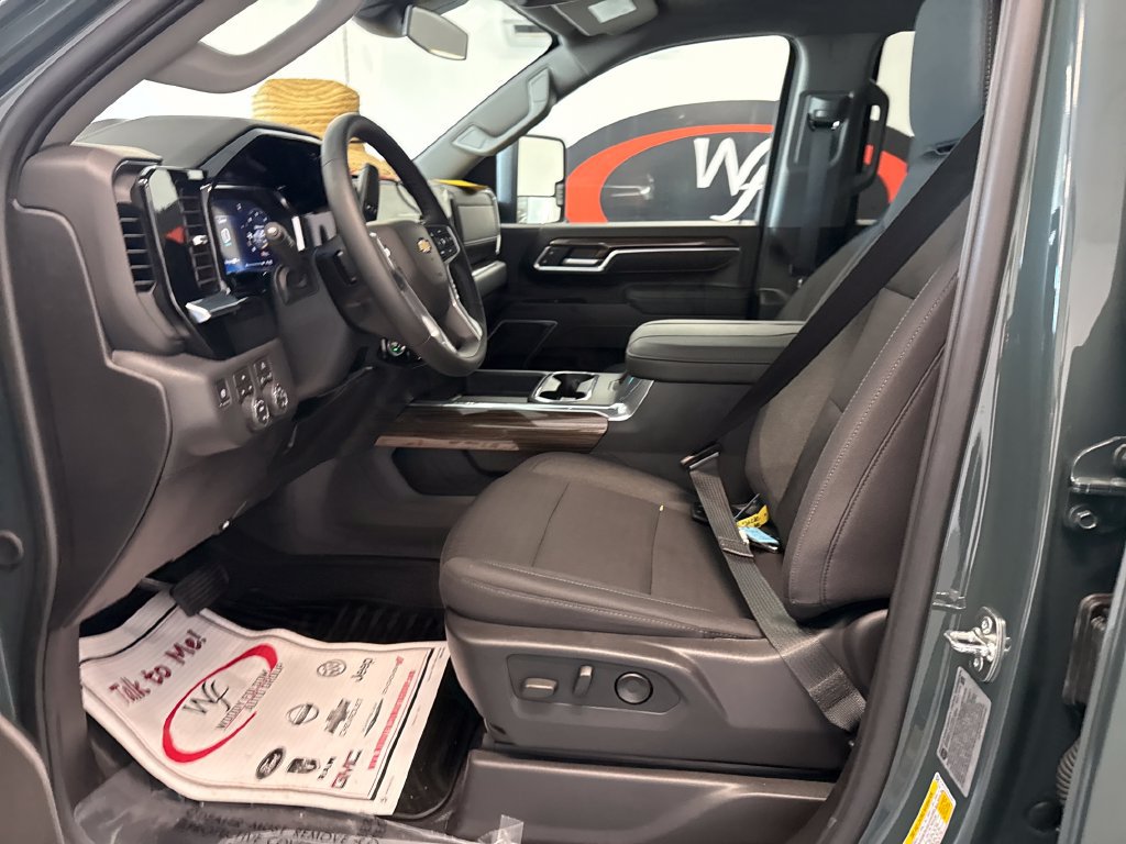 New 2026 Chevrolet Silverado 3500 LT AWD/4WD image 9