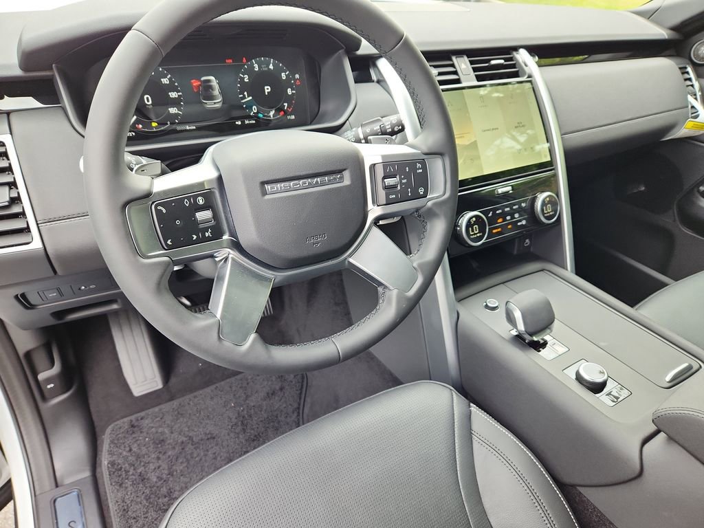 Certified 2025 Land Rover Discovery S AWD/4WD image 15