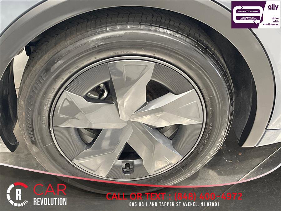 Used 2023 Toyota Prius LE FWD image 52