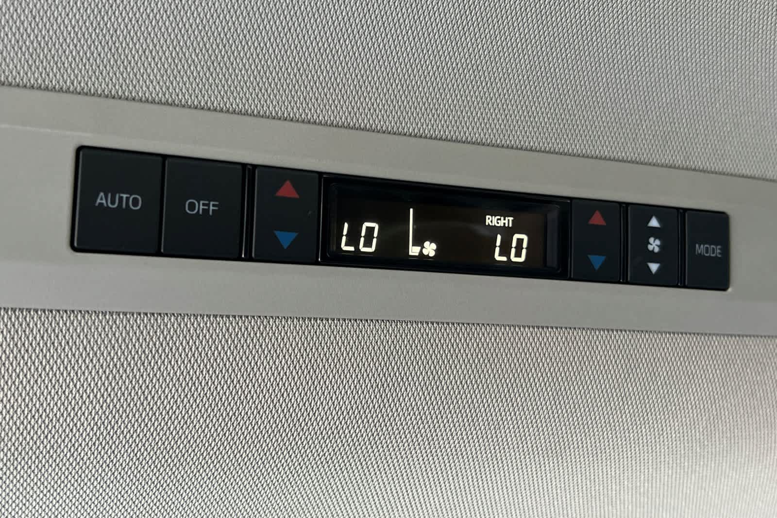 Used 2023 Toyota Sienna XLE AWD/4WD image 14