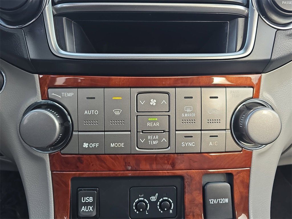 Used 2013 Toyota Highlander Limited image 24