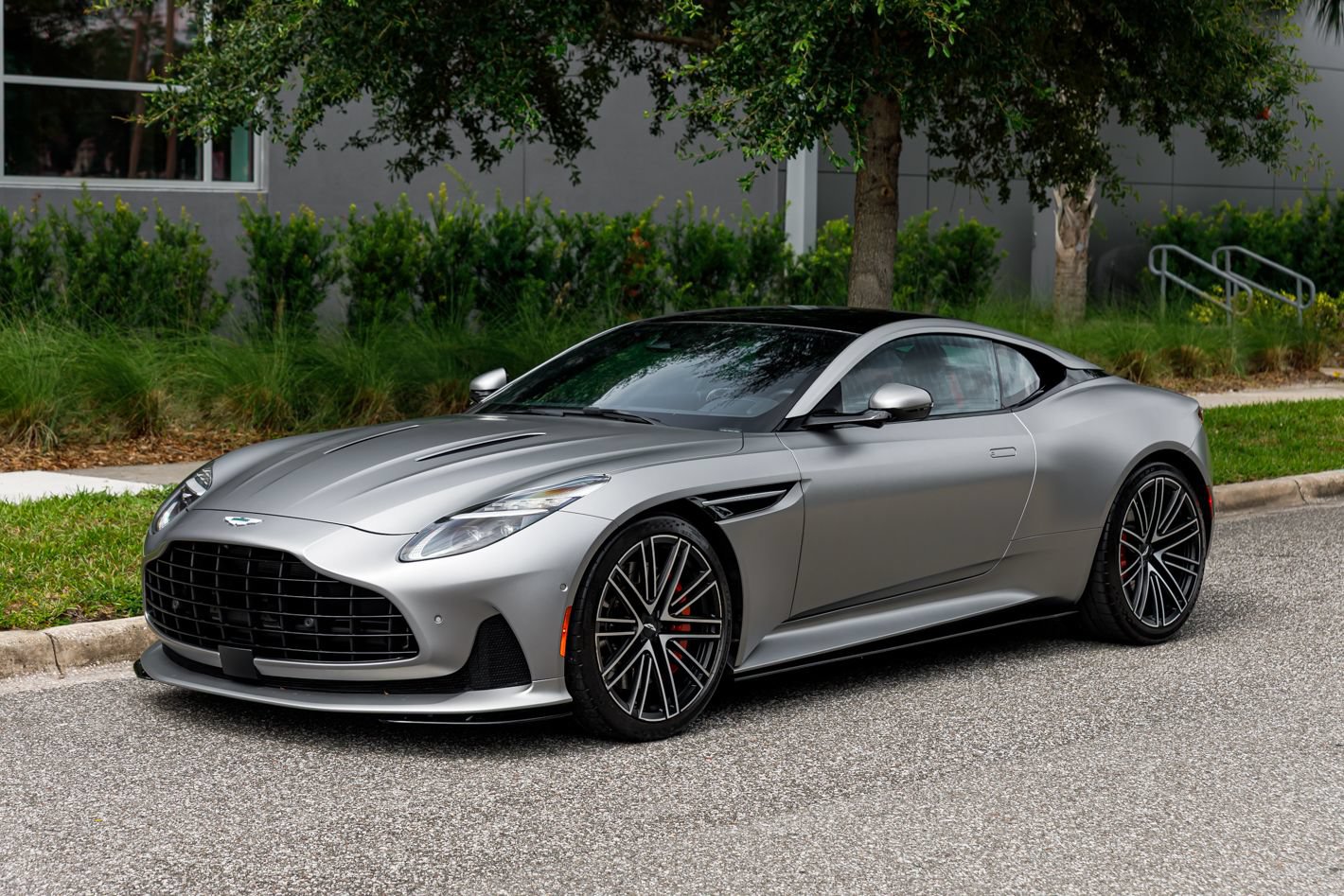 Used 2024 Aston Martin DB12 Coupe RWD image 23