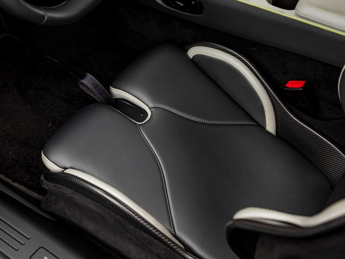 Used 2025 Aston Martin Vanquish image 16