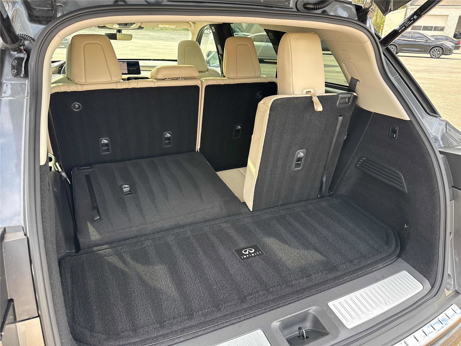 Used 2023 INFINITI QX60 Luxe w/ Cargo Package AWD/4WD image 32