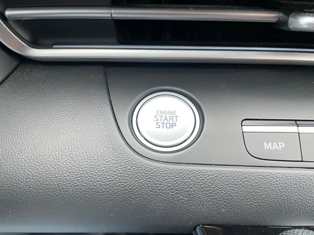 Used 2025 Hyundai Elantra SEL FWD image 46