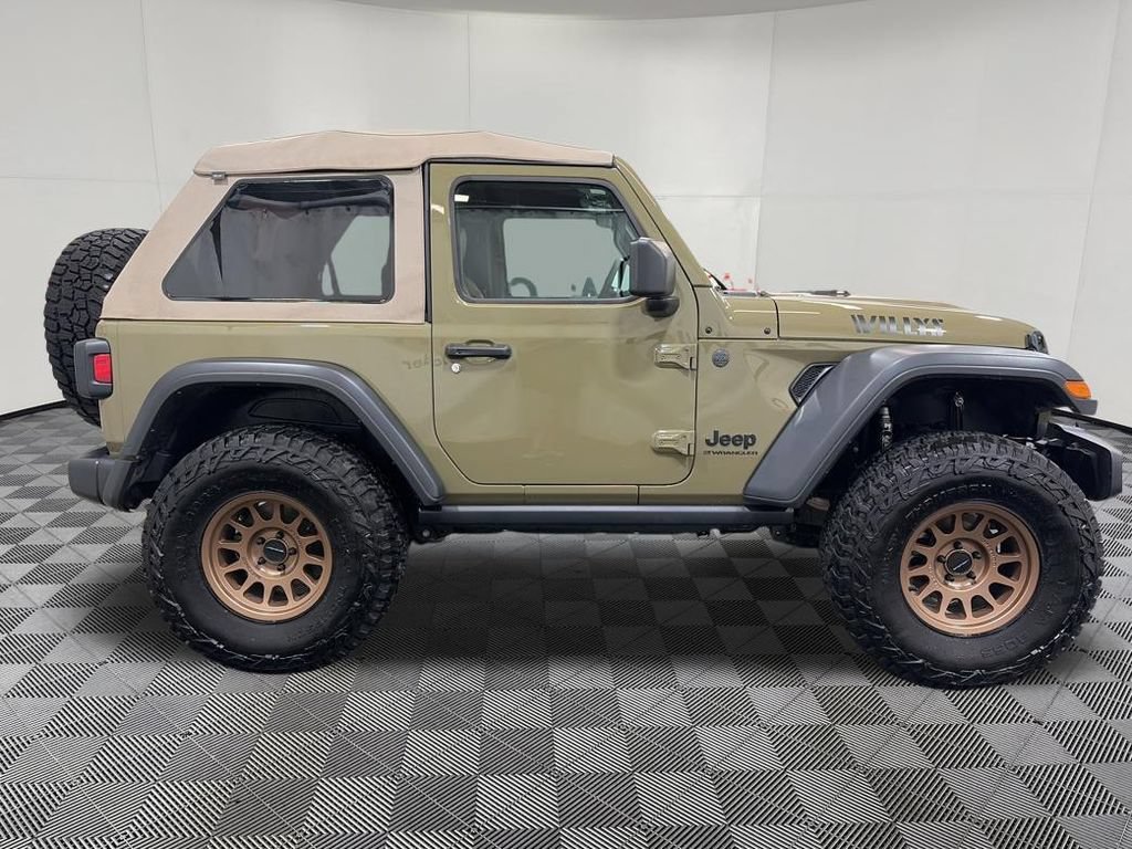 Used 2025 Jeep Wrangler Sport AWD/4WD image 9