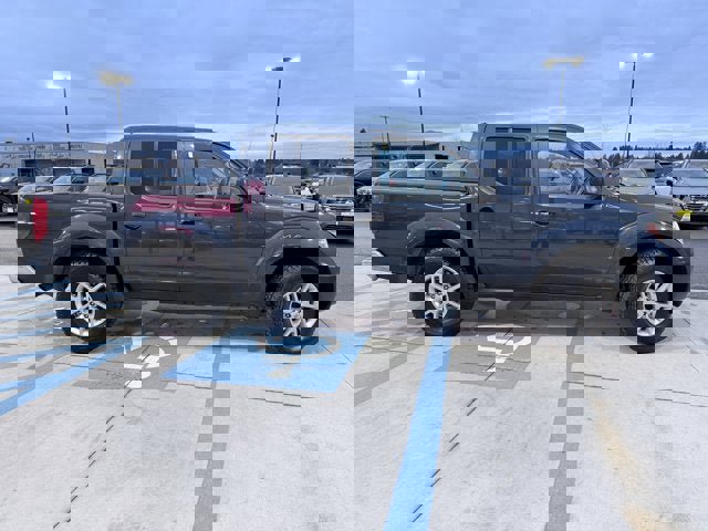 Used 2016 Nissan Frontier SV image 5