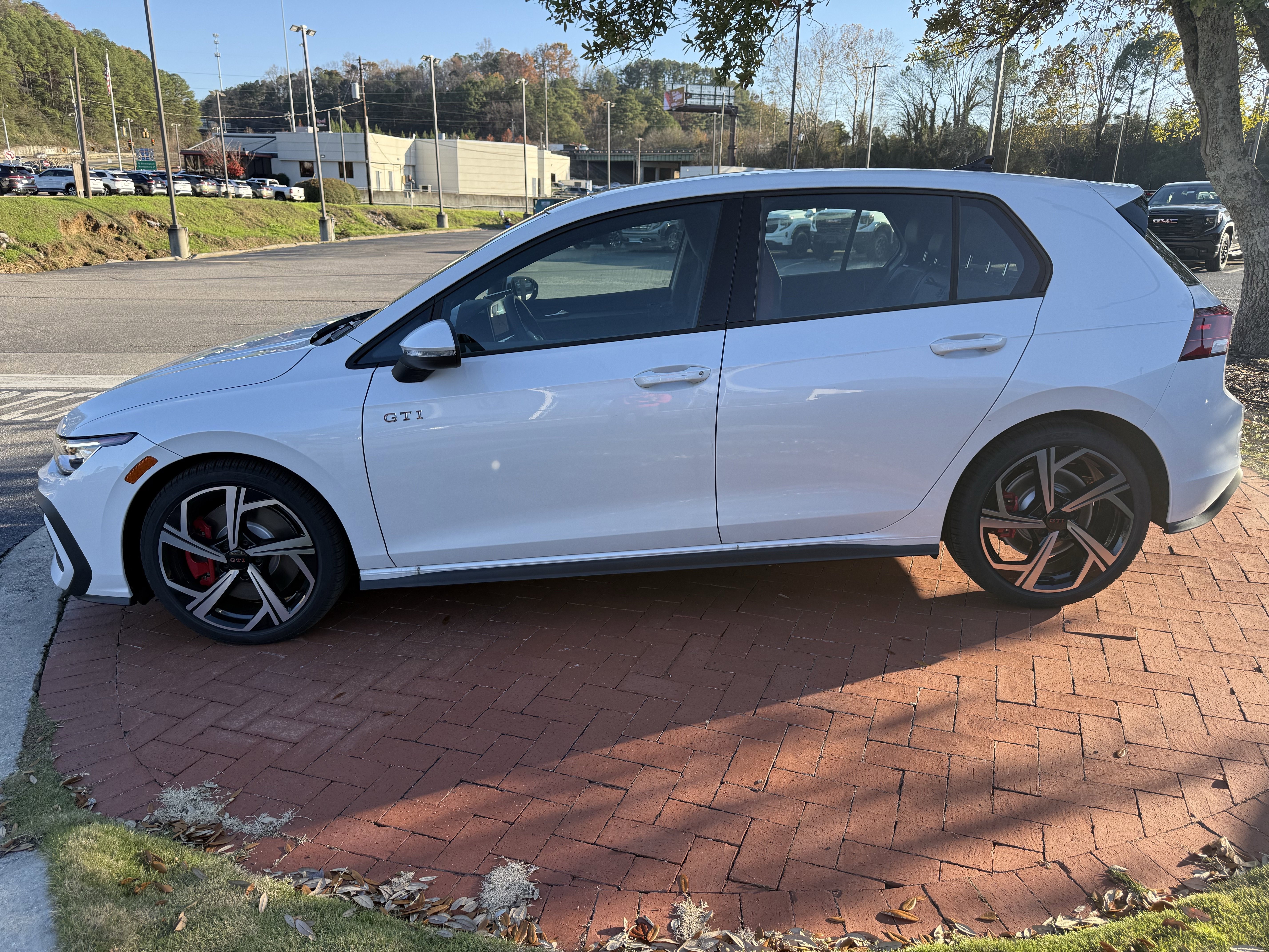 New 2026 Volkswagen GTI SE image 7