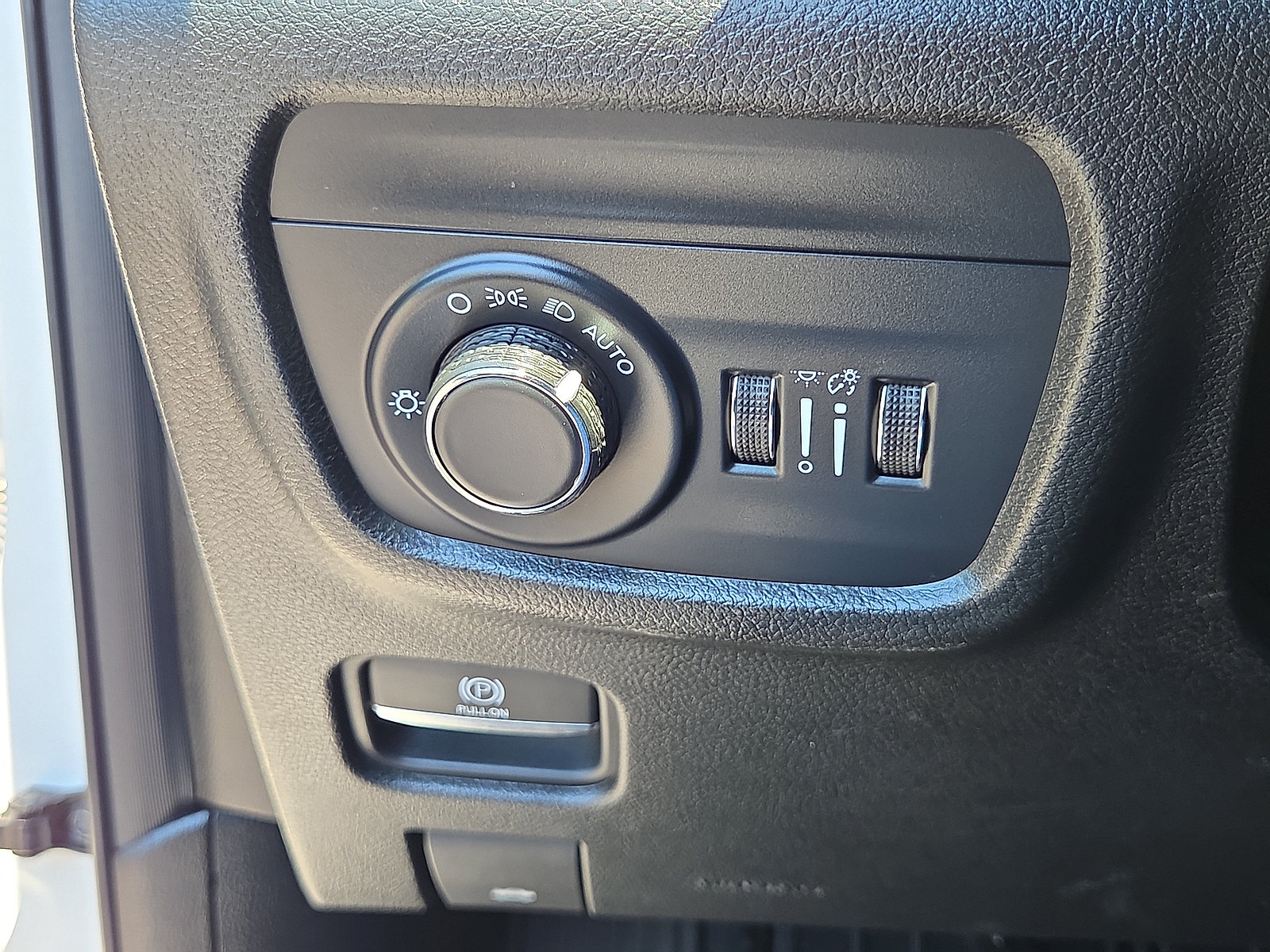 Used 2023 Jeep Grand Cherokee Altitude AWD/4WD image 30