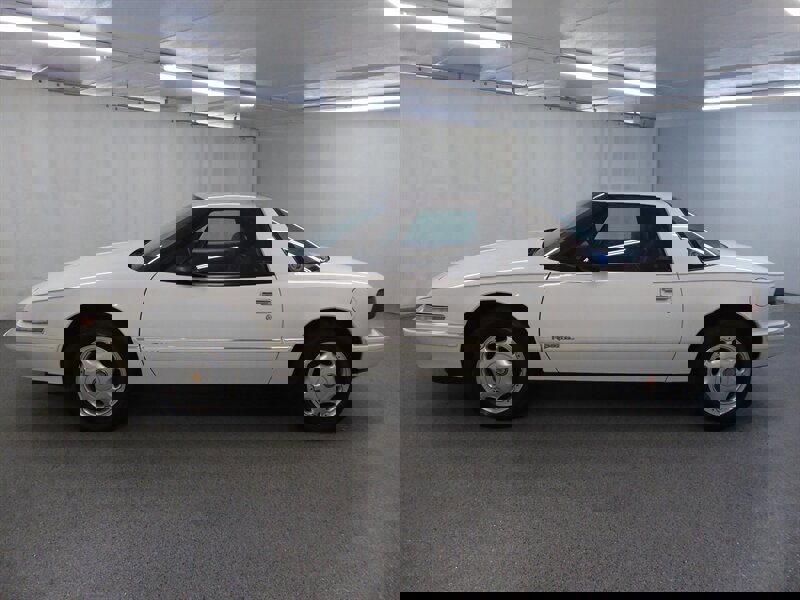 Used 1991 Buick Reatta Coupe image 4