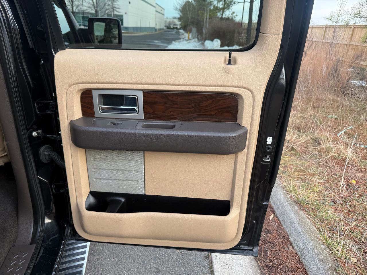 Used 2012 Ford F150 Lariat w/ Lariat Chrome Pkg image 24