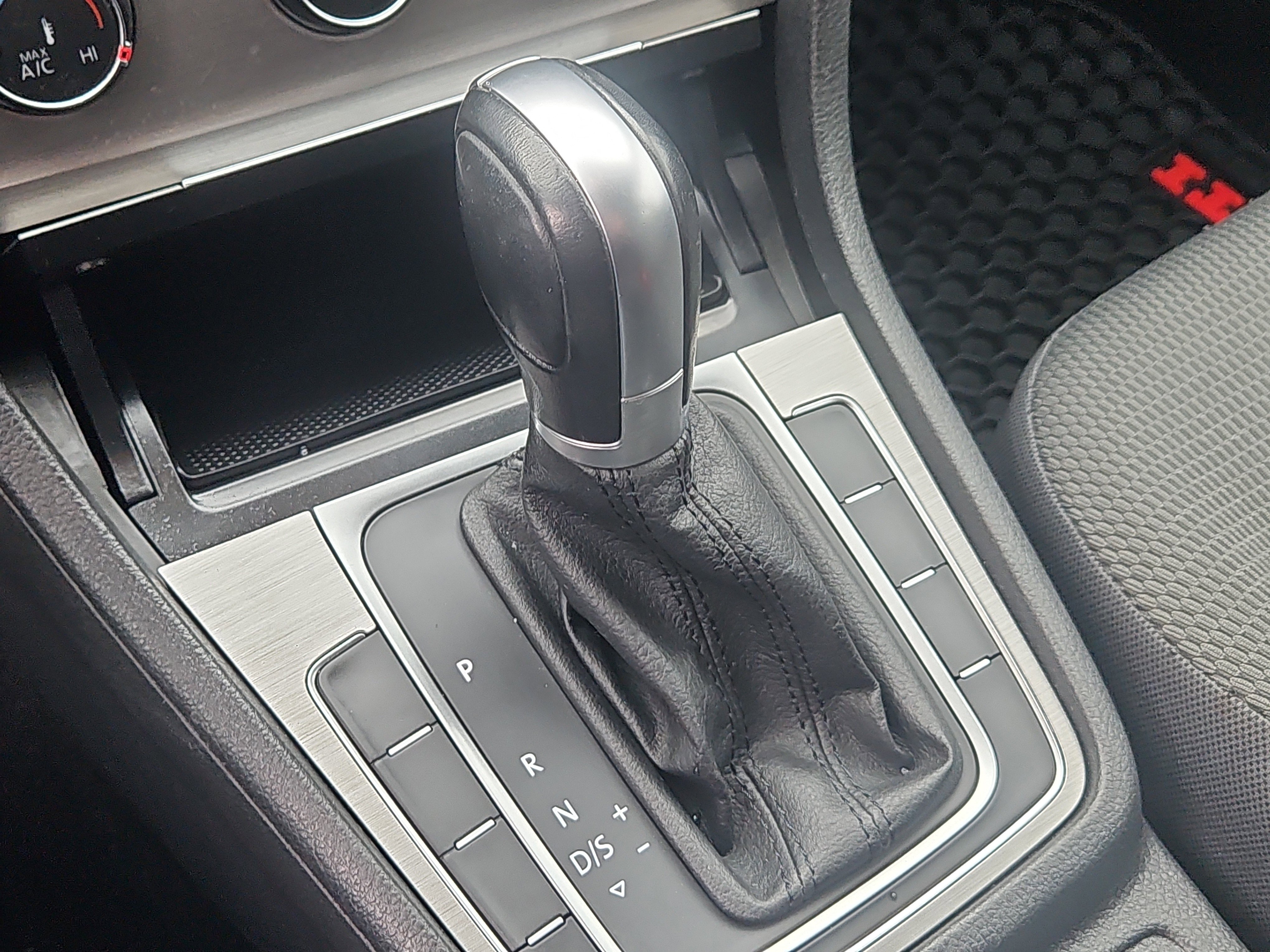 Used 2016 Volkswagen Golf S image 15