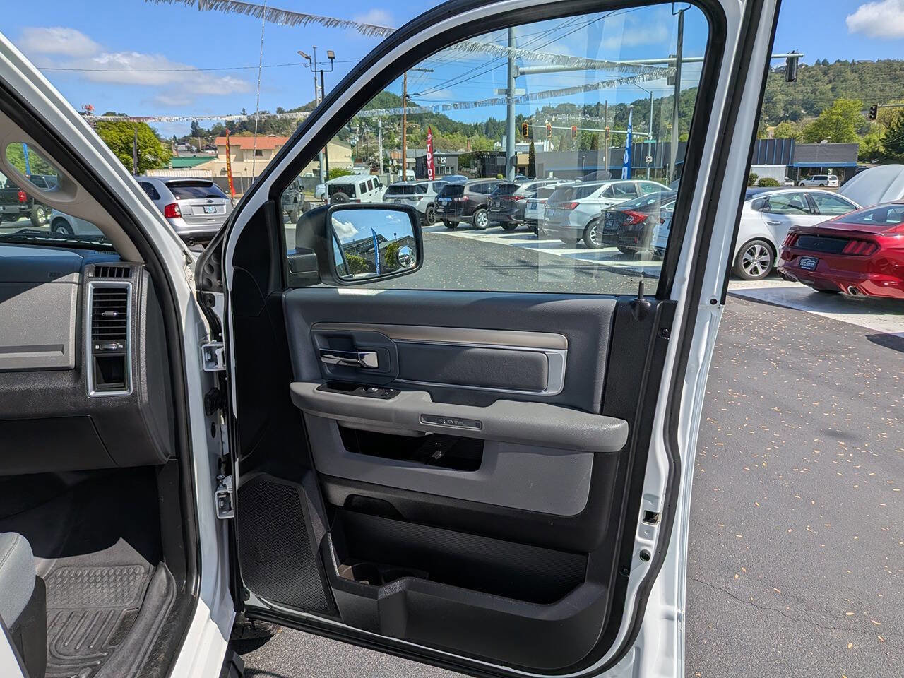 Used 2017 RAM 1500 Classic SLT AWD/4WD image 25