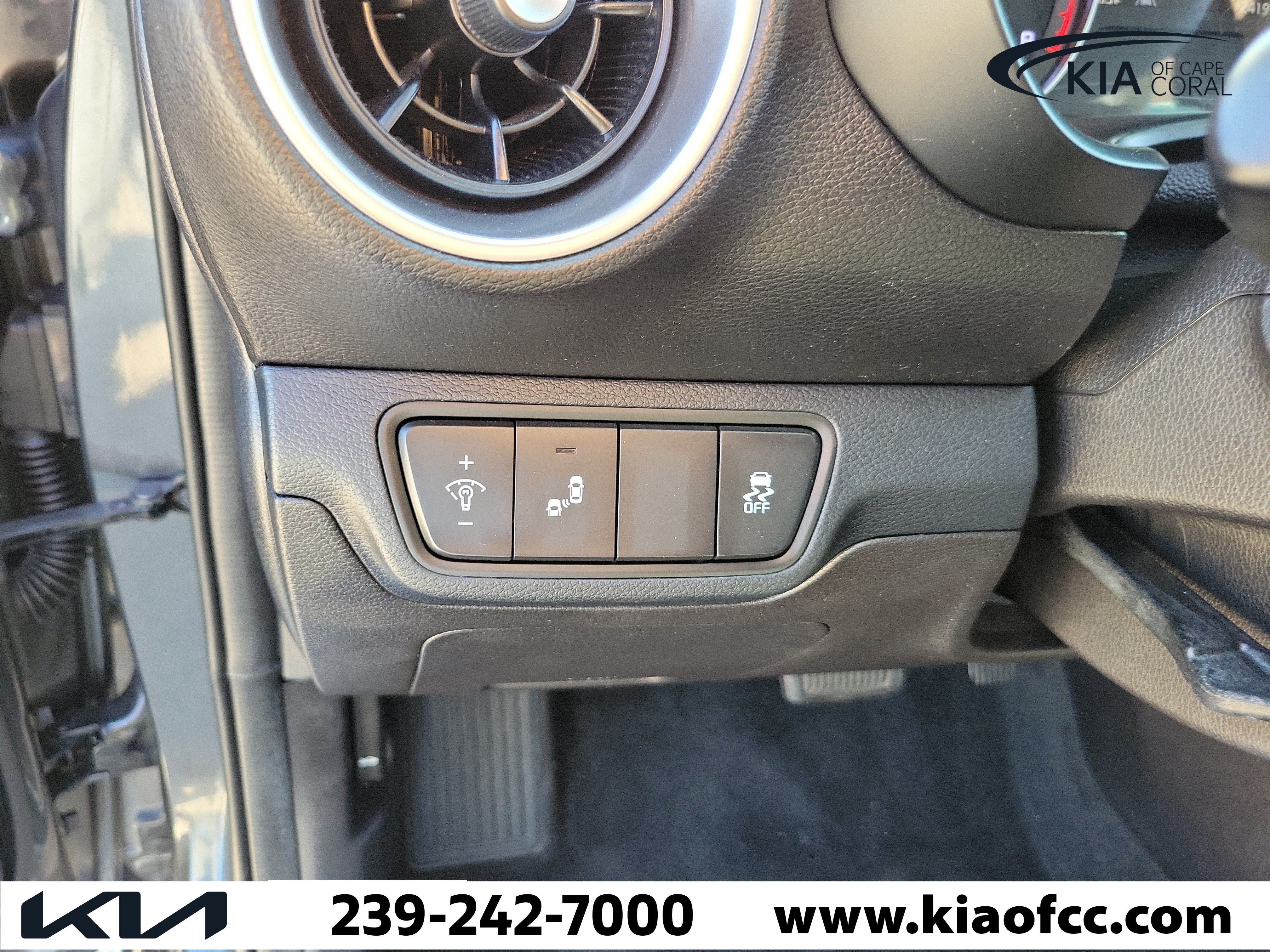 Certified 2022 Kia Forte LXS w/ LXS Technology Package FWD image 21