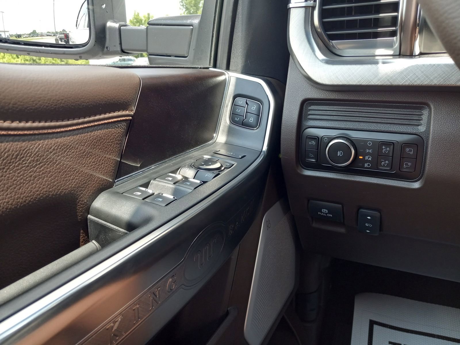 New 2025 Ford F250 King Ranch w/ Chrome Package AWD/4WD image 27