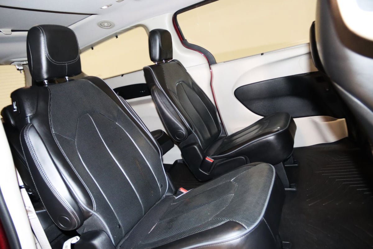 Used 2018 Chrysler Pacifica Limited FWD image 60