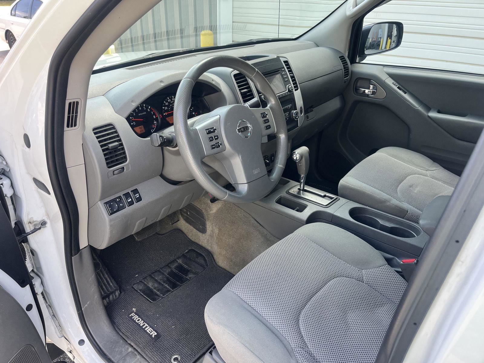 Used 2018 Nissan Frontier SV AWD/4WD image 10