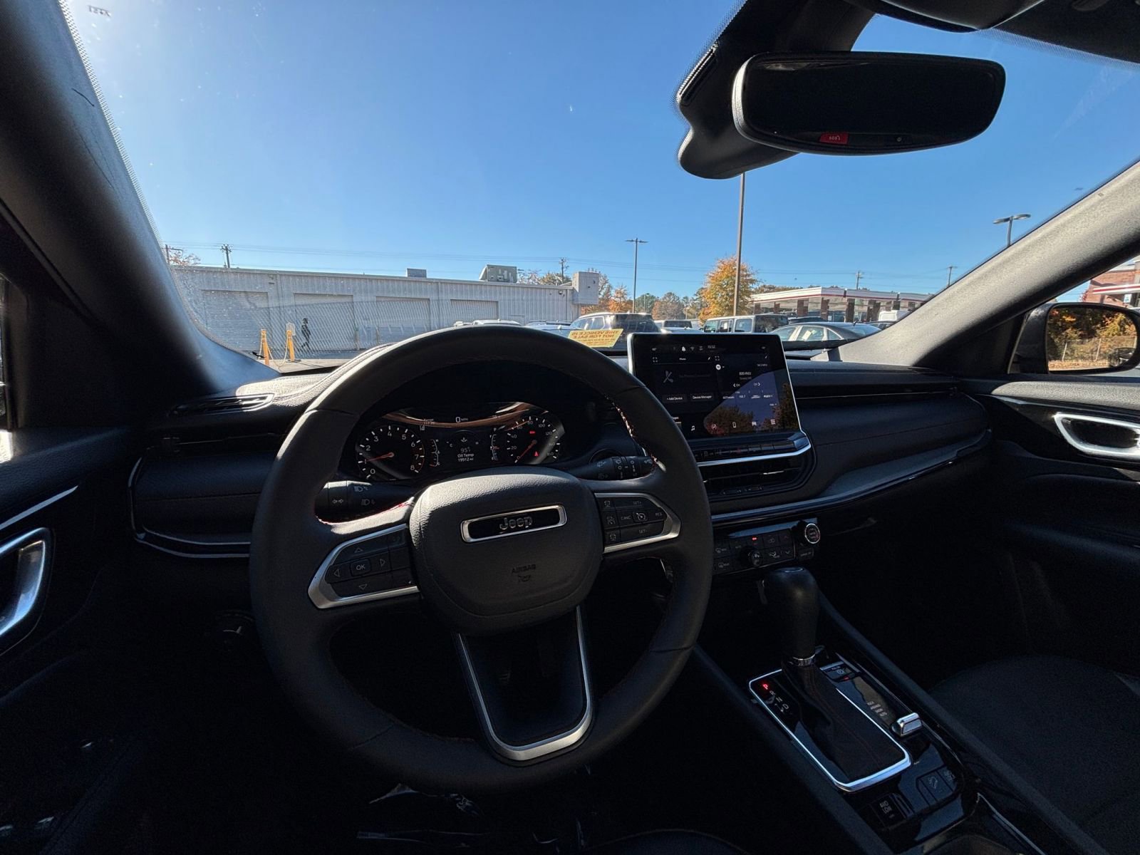 Used 2025 Jeep Compass Trailhawk image 33