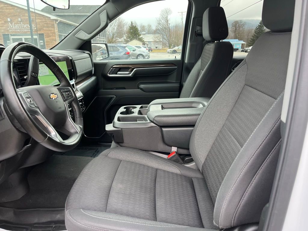 Used 2025 Chevrolet Silverado 1500 LT image 9