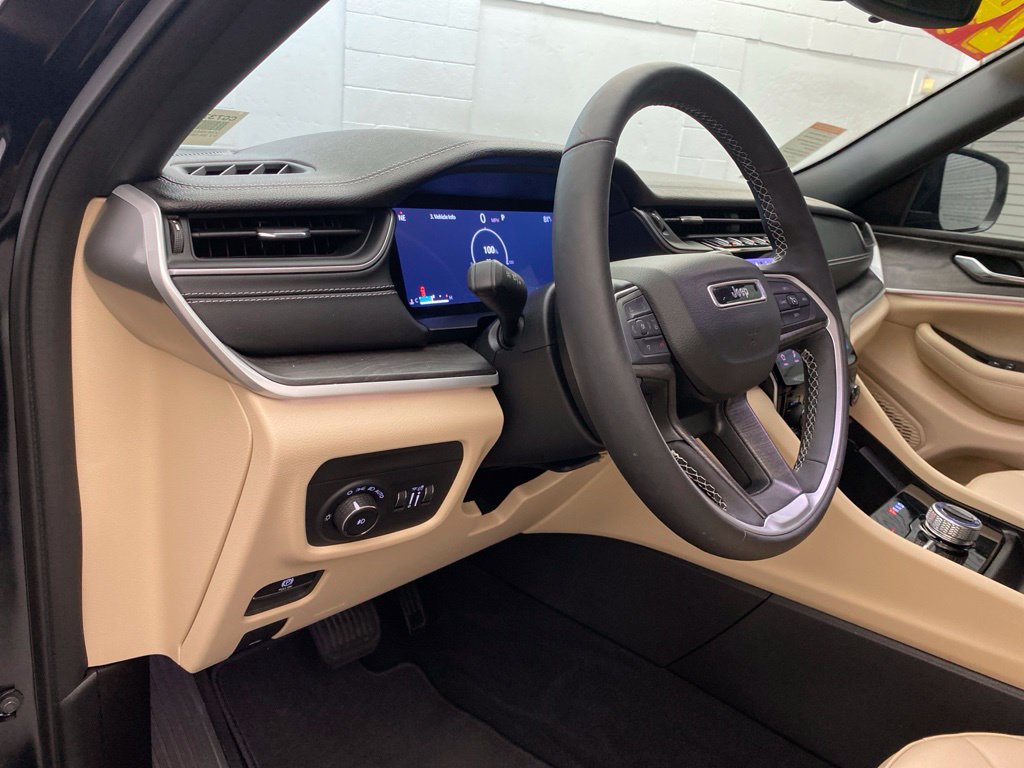 Certified 2024 Jeep Grand Cherokee Limited AWD/4WD image 20